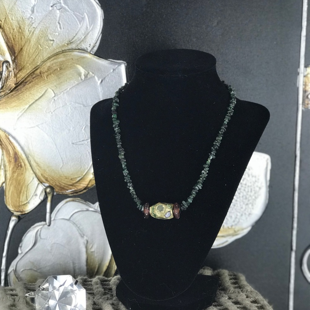 STONED NECKLACE